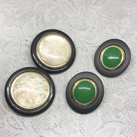 Bundle lot 2 vintage 80's 90's round button shape statement look earrings. - Picture 2 of 7